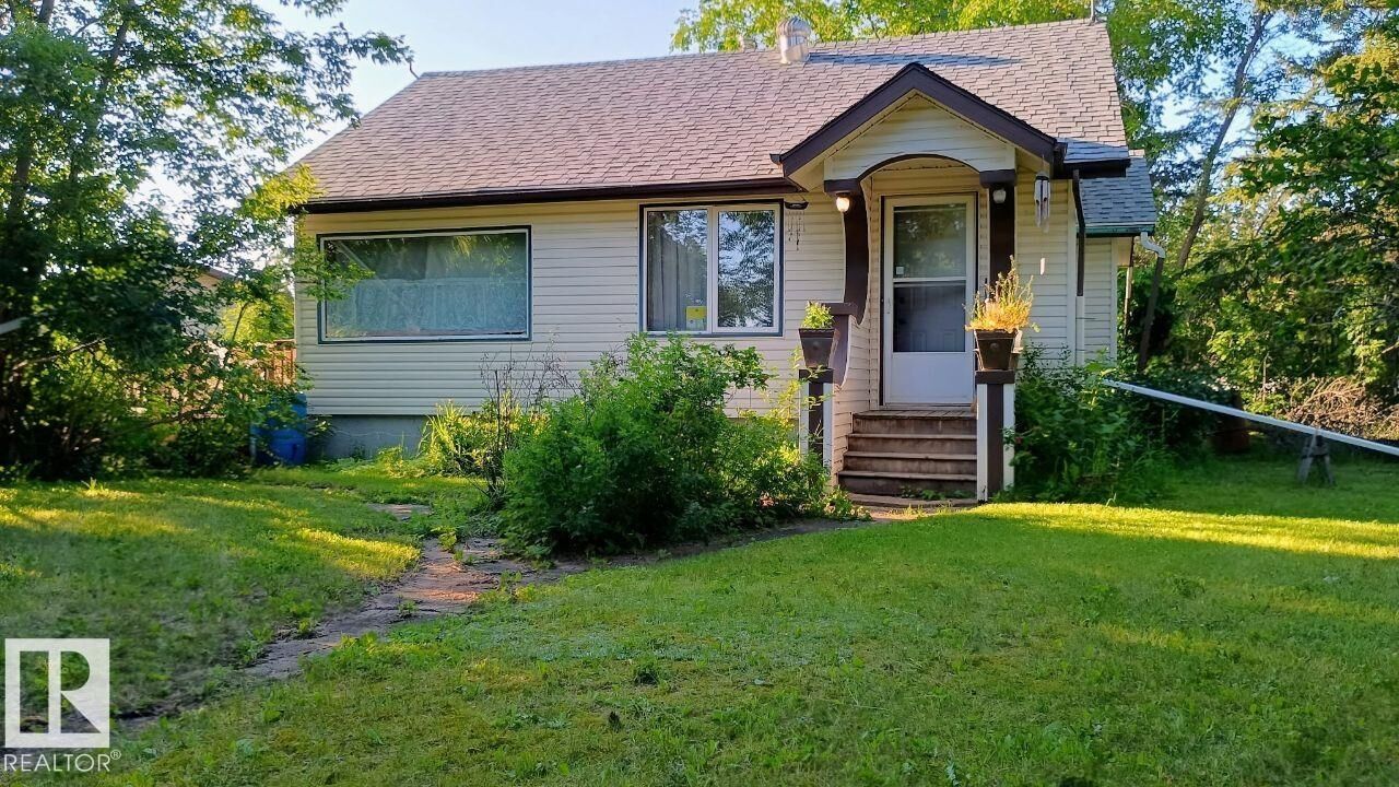 Property Photo:  5102 51 Avenue  AB T0B 4R0 