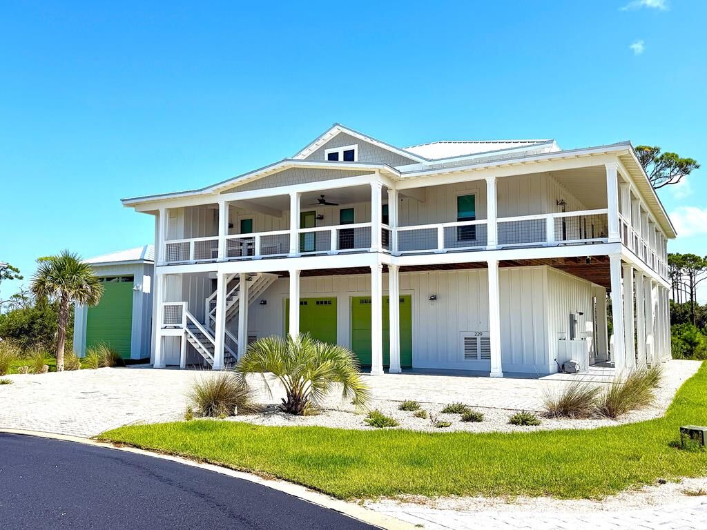 Property Photo: 229 Park Point Cir FL 32456