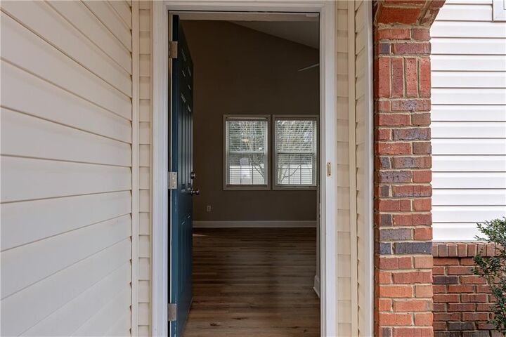 Property Photo: 211 Harmony Court GA 30004