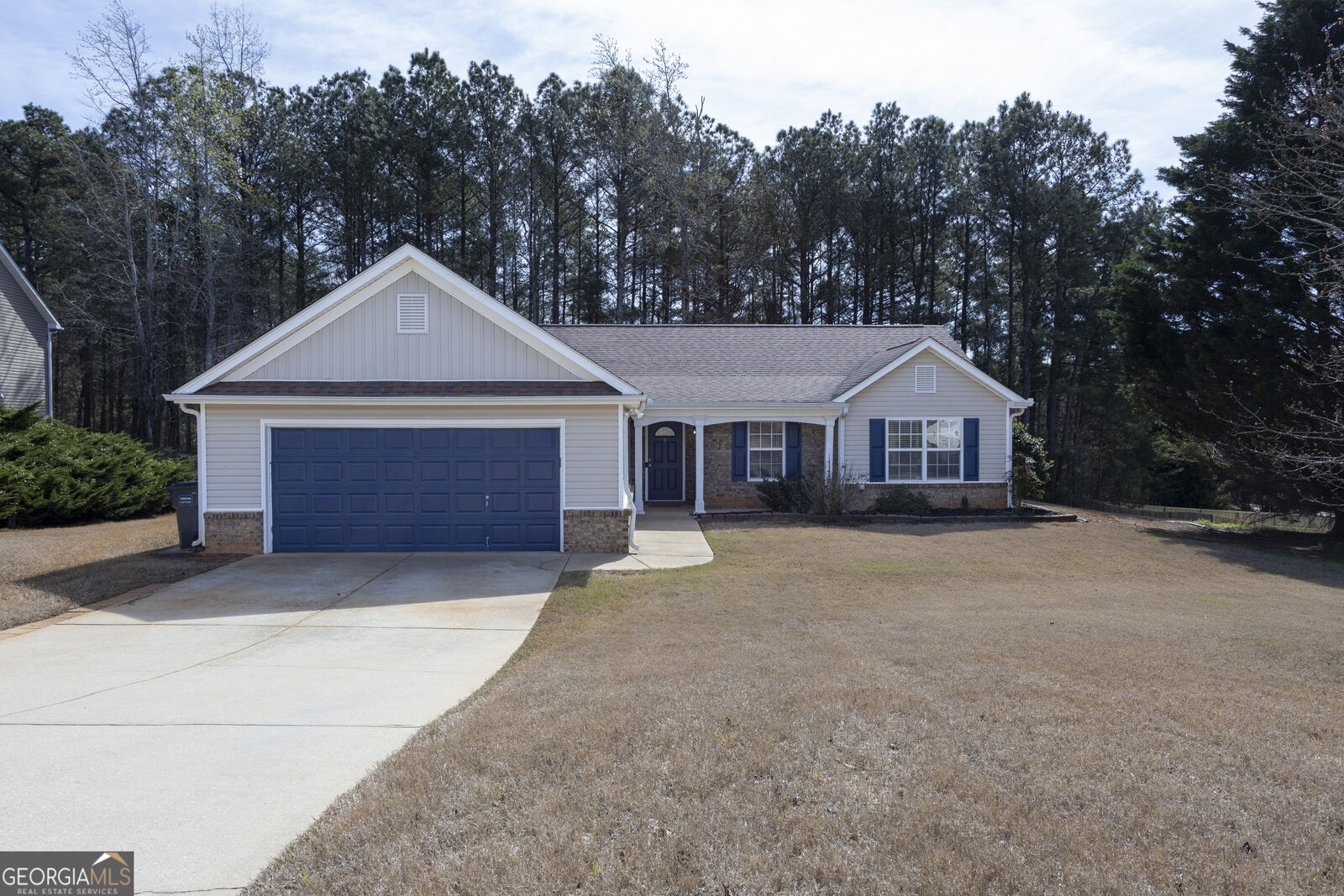 Property Photo: 305 Bradford Court GA 30011