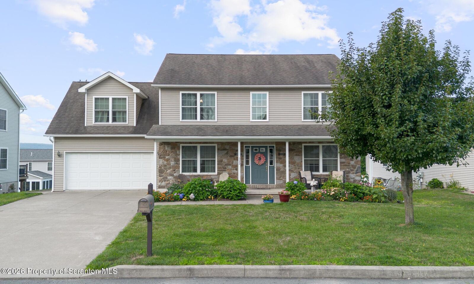 Property Photo:  522 Wisteria Drive  PA 18507 