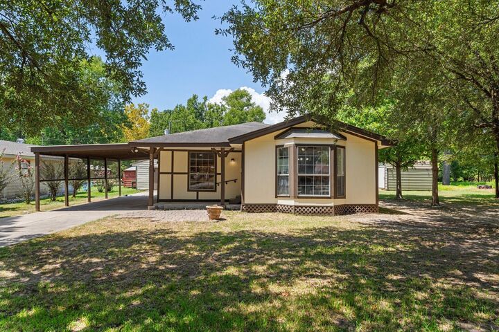 Property Photo: 221 Oak Ridge Drive TX 77360
