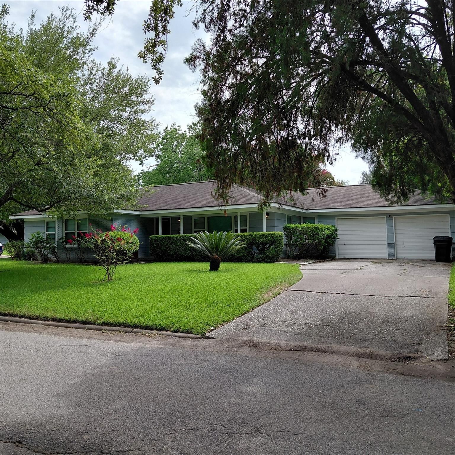 Property Photo:  8106 Lorrie Drive  TX 77025 