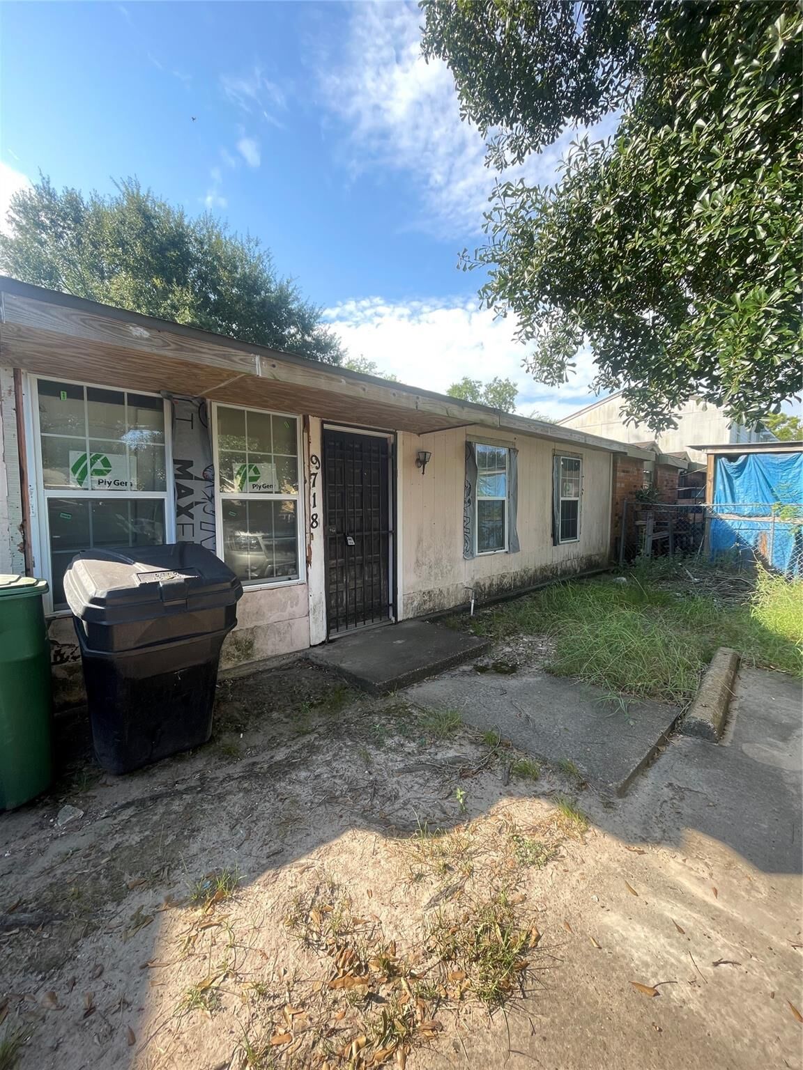 Property Photo:  9718 Farragut Street  TX 77078 