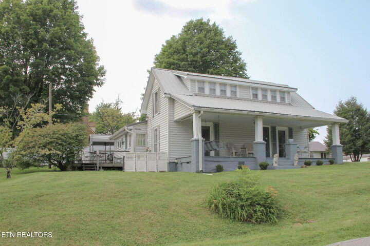 Property Photo:  301 W Crawford Ave  TN 38574 