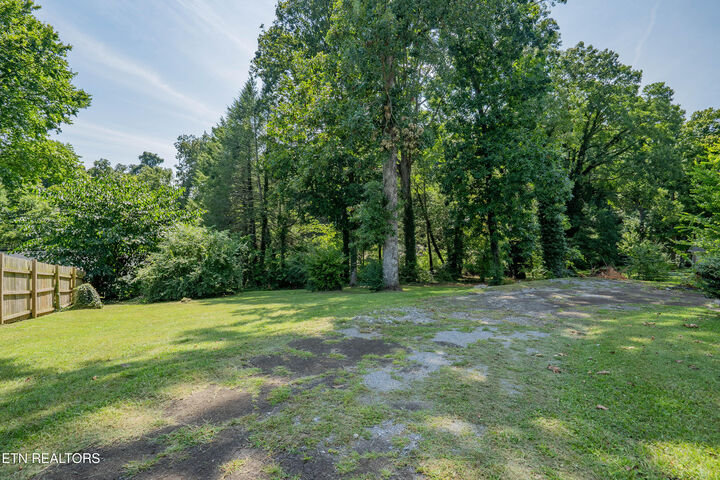 Property Photo: 5721 NW Davida Rd TN 37912