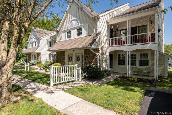 Property Photo:  6 Burnham Court  NY 12524 
