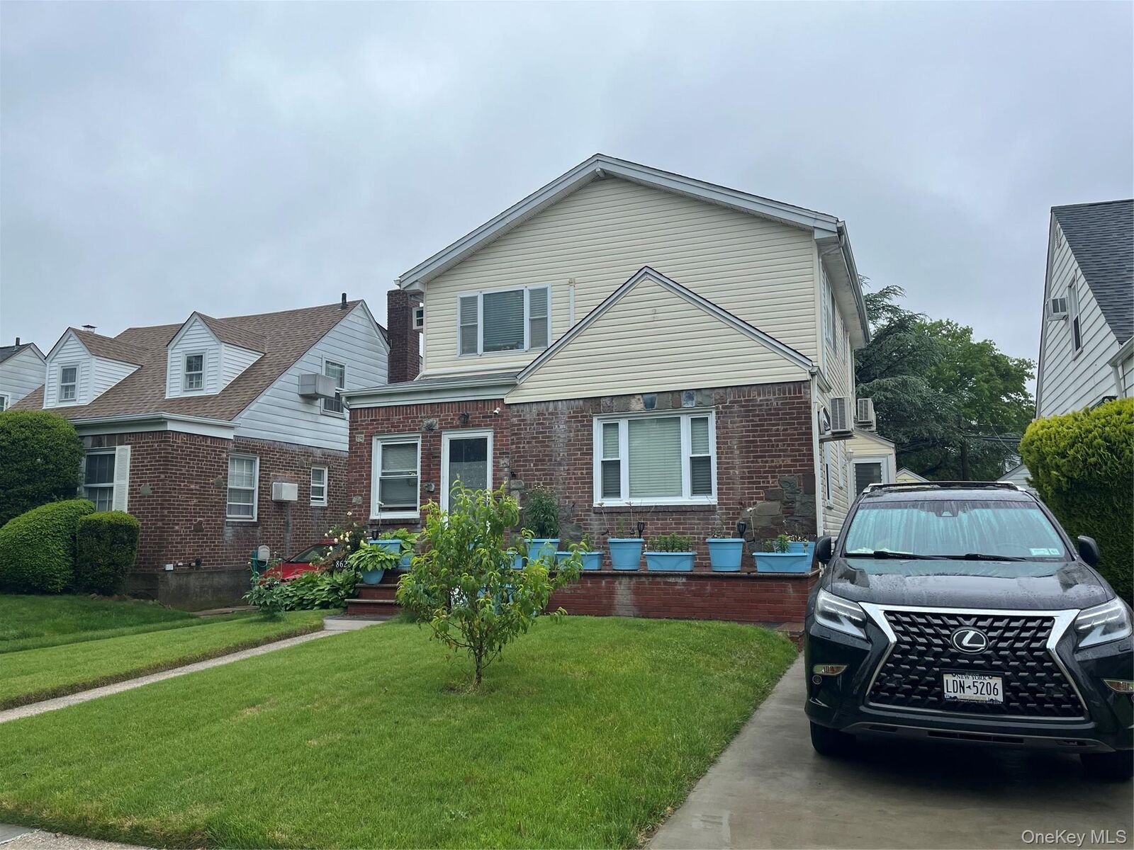 Property Photo:  8622 251st Street  NY 11426 