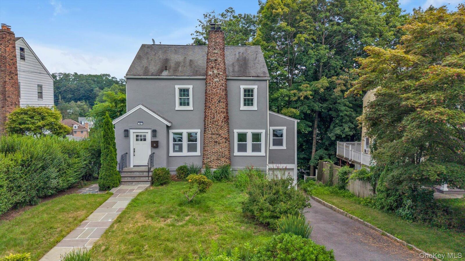 Property Photo:  42 Stratford Road  NY 10583 