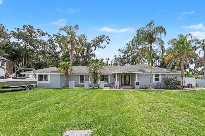 Property Photo: 1307 Brantwood Drive FL 33594