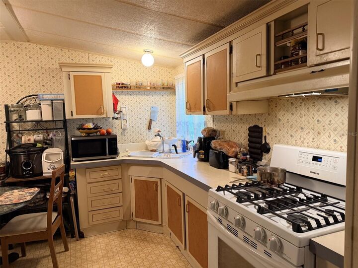 Property Photo: 355 NE 436 Avenue FL 32680