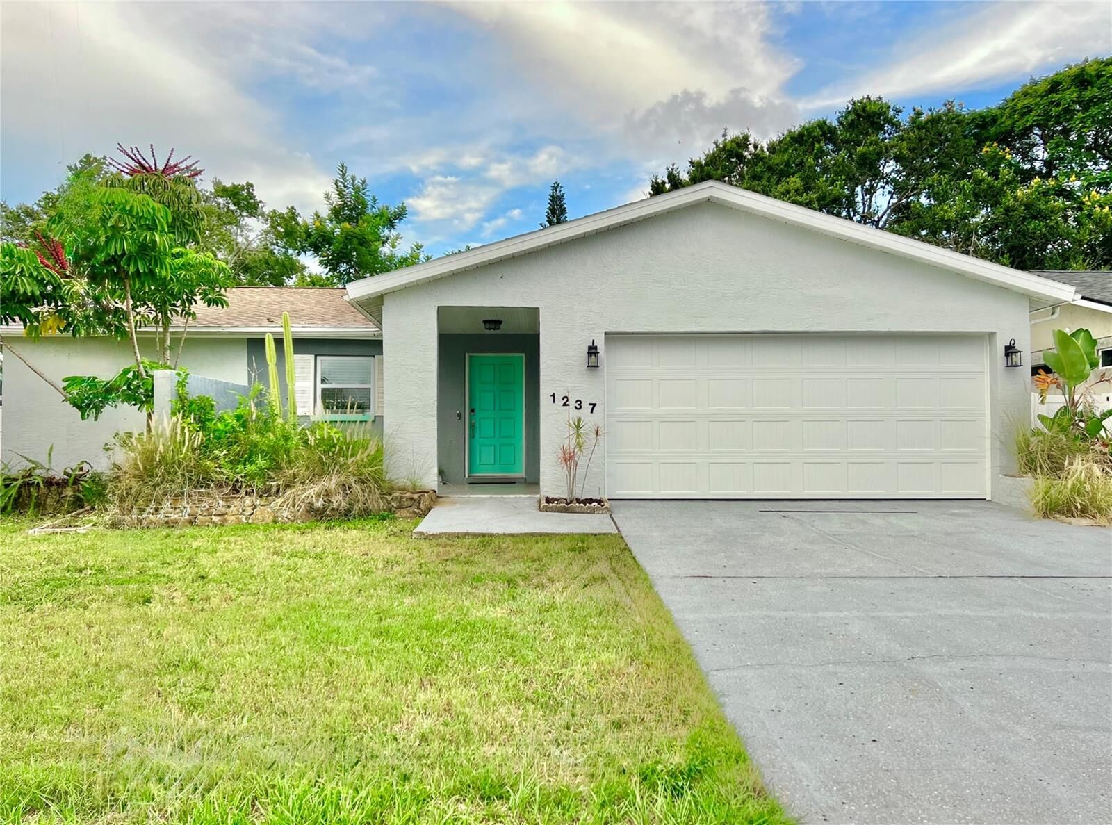 Property Photo:  1237 Lotus Path  FL 33756 