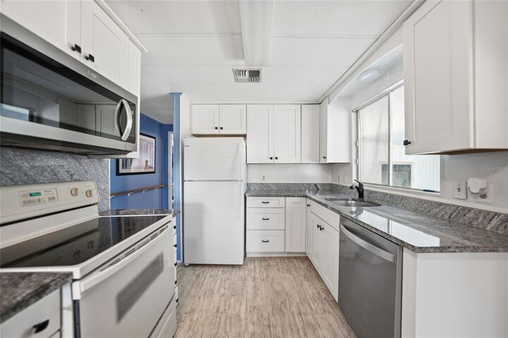 Property Photo: 195 S Fiji Circle FL 34223