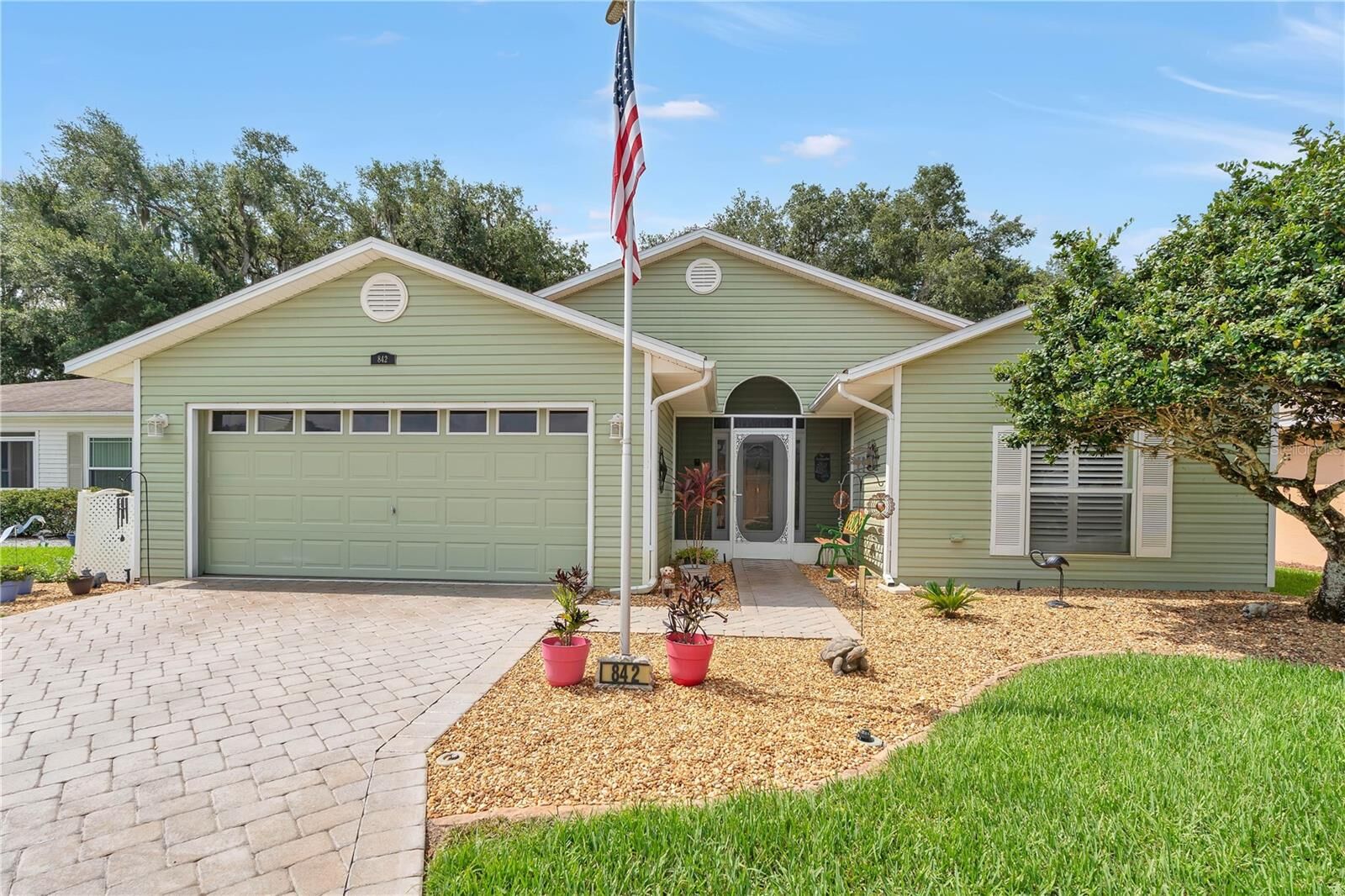 Property Photo: 842 Old Oaks Lane FL 34748