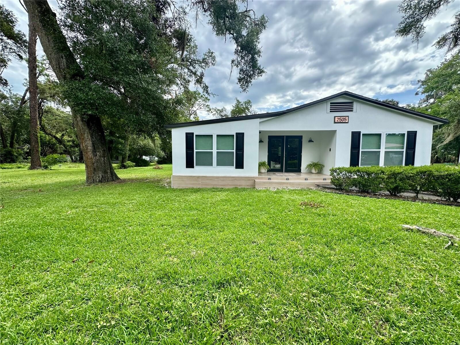 Property Photo:  2505 NE 13th Avenue  FL 34470 