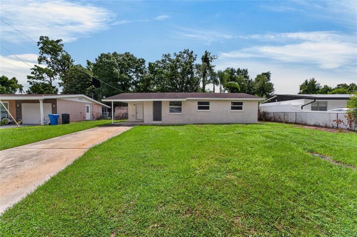 Property Photo: 506 Shamrock Road FL 33511