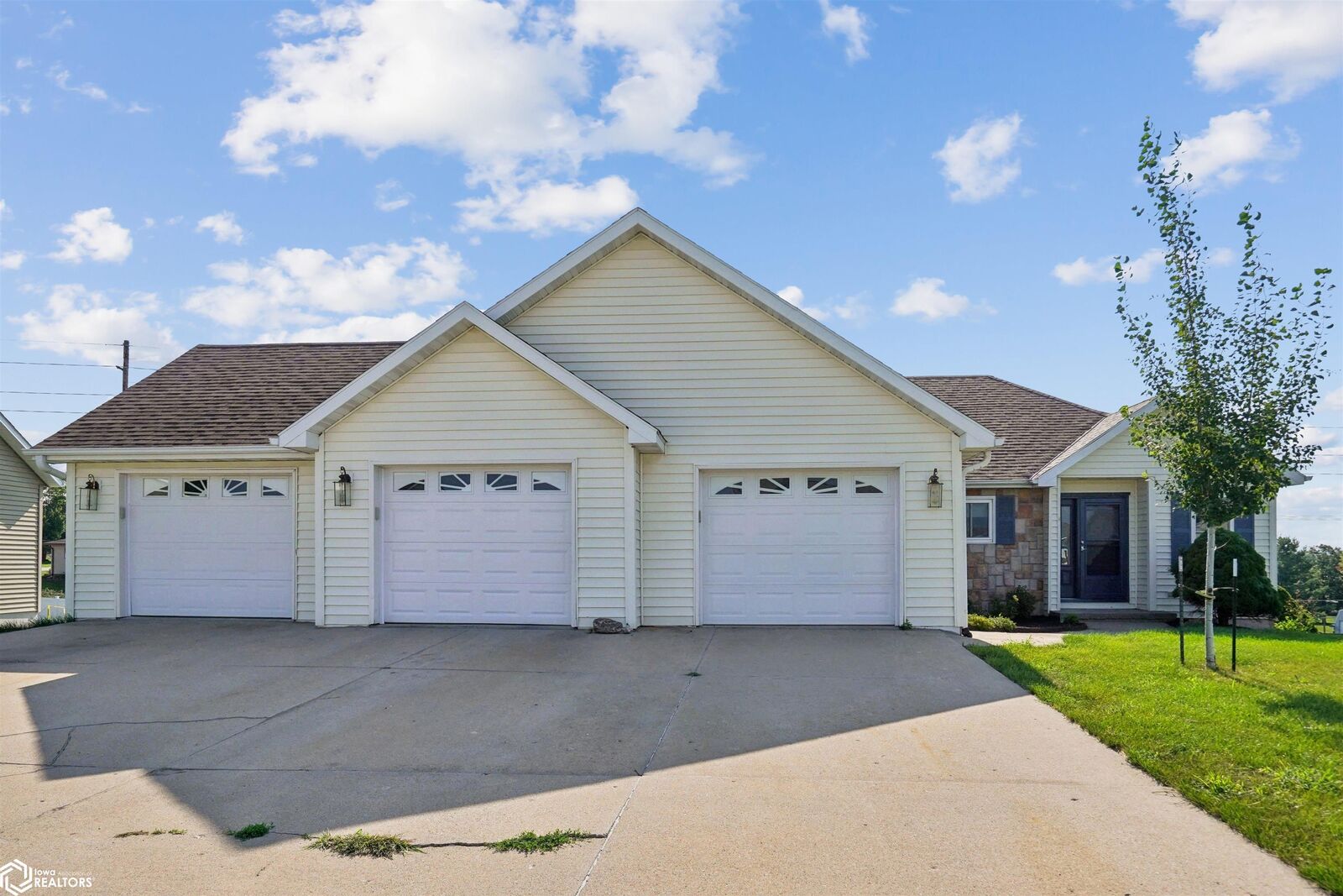 Property Photo:  2626 S 8th Street  IA 50158 
