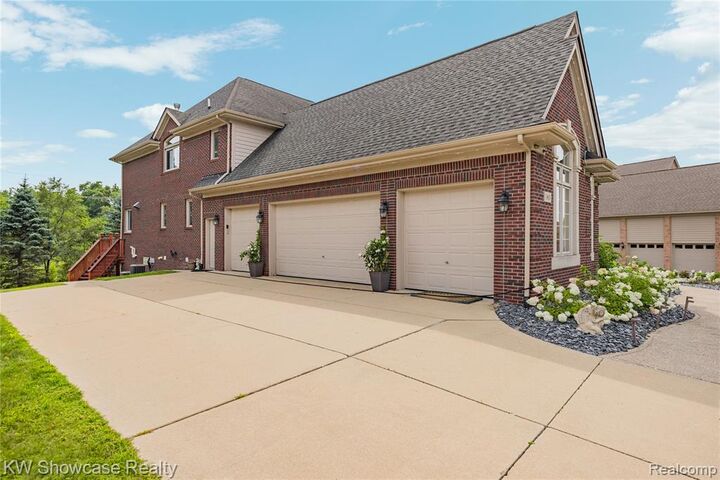 Property Photo:  1803 Applebrook Drive  MI 48382 1488 