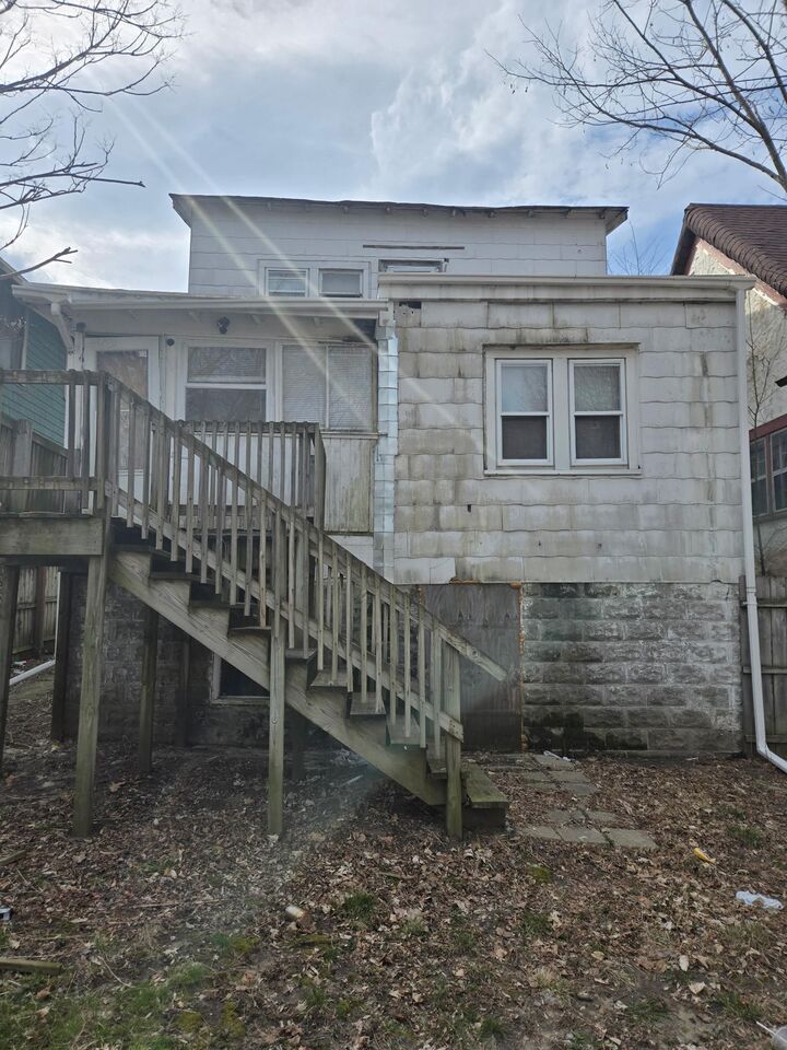 Property Photo:  1817 Maplewood Avenue  MI 48910 