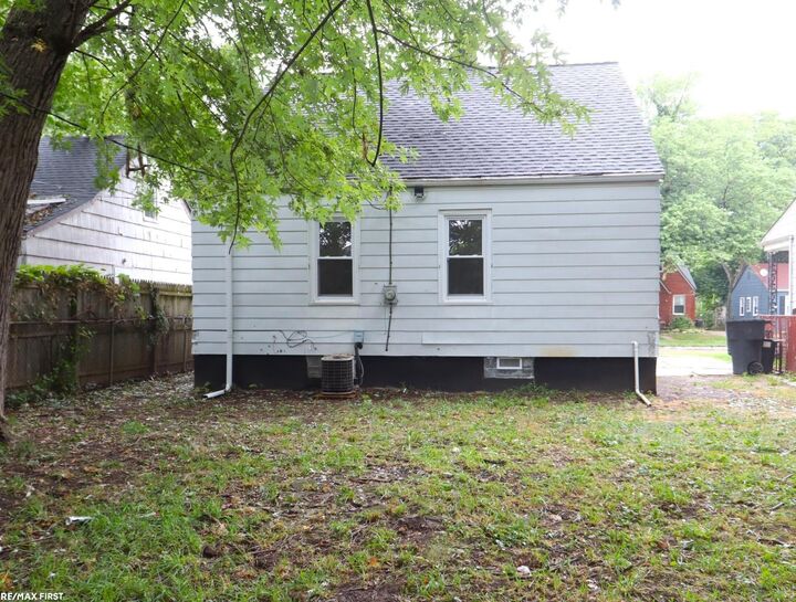 Property Photo: 18954 Kingsville Street MI 48225