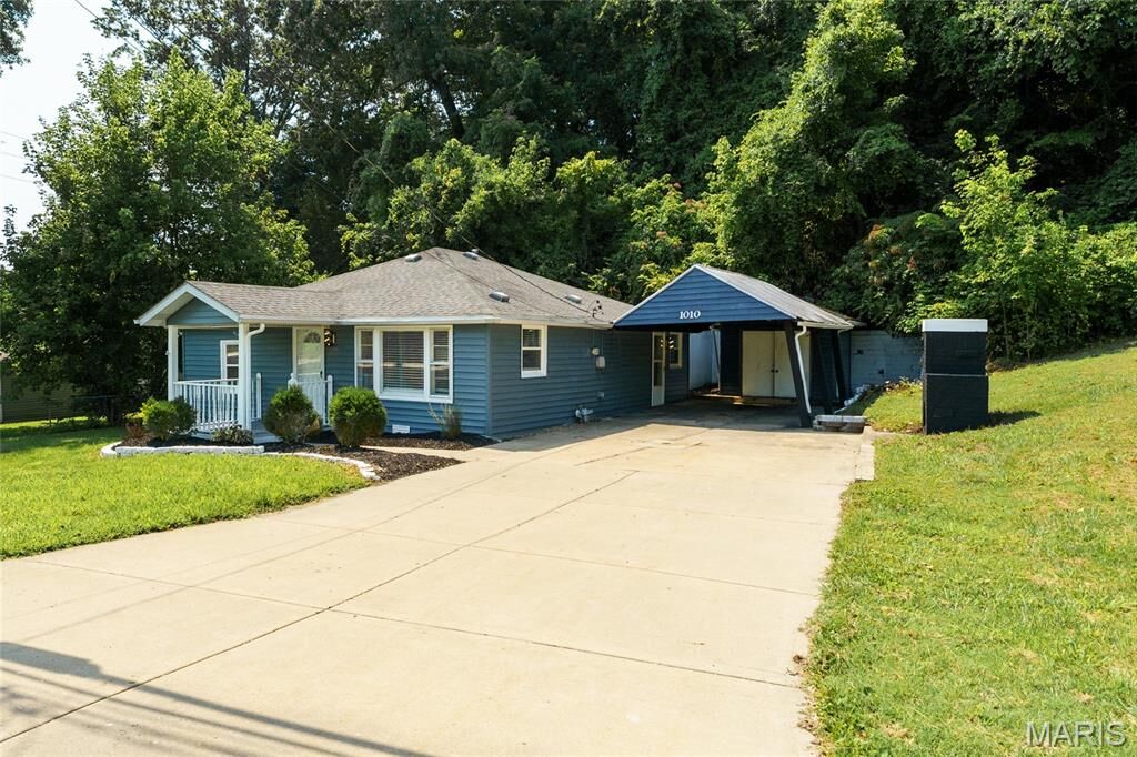 Property Photo:  1010 Lebanon Road  IL 62234 