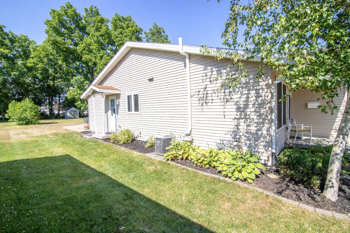 Property Photo: 435 W Polk St WI 53594