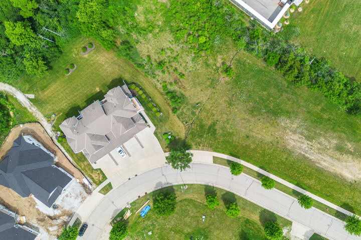 Property Photo: 6741 S Prairiewood Ln WI 53132