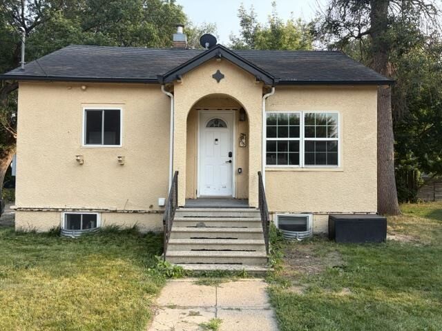 Property Photo:  715 2nd Ave NW  ND 58703 
