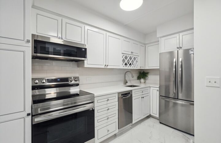 Property Photo: 1301 N Western Avenue 231 IL 60045