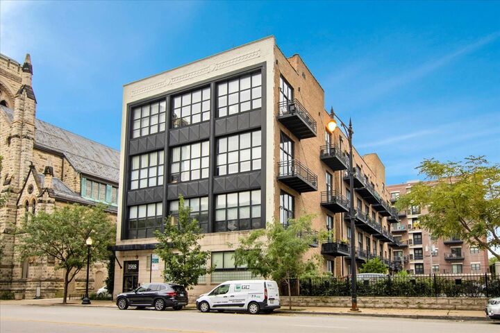 Property Photo: 1918 S Michigan Avenue 207 IL 60616