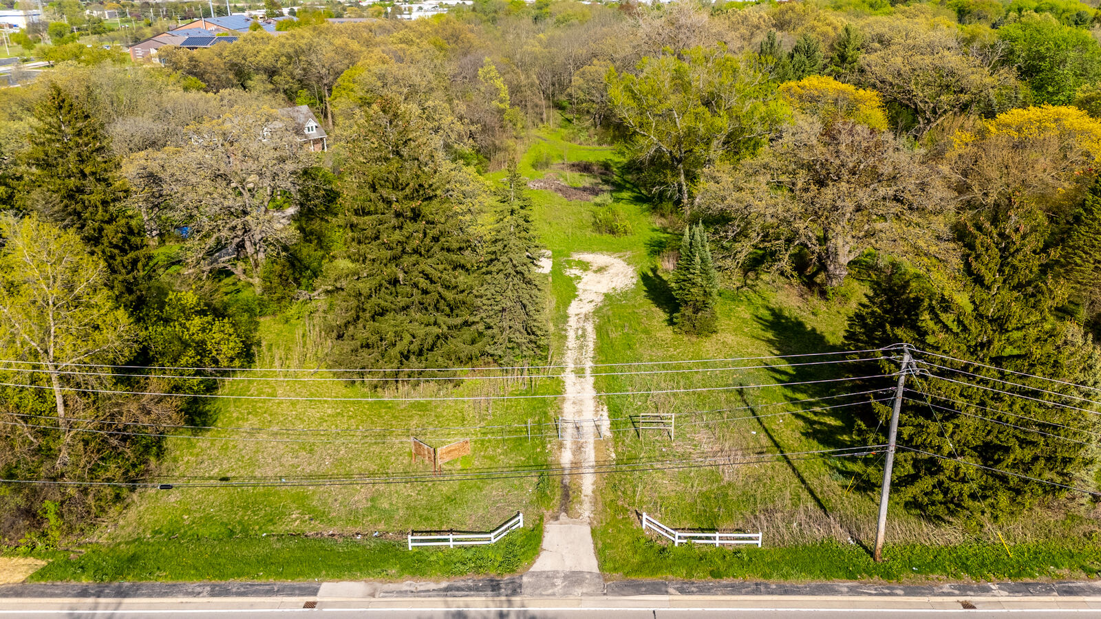 Property Photo:  1001 N Hunt Club Road  IL 60031 