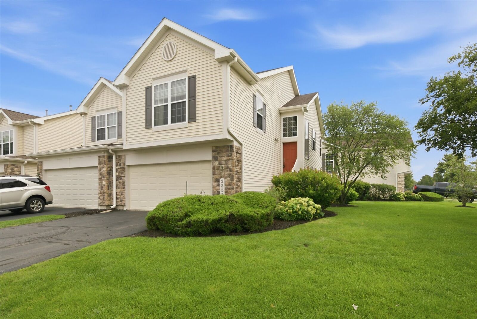 Property Photo: 2353 Georgetown Circle IL 60503