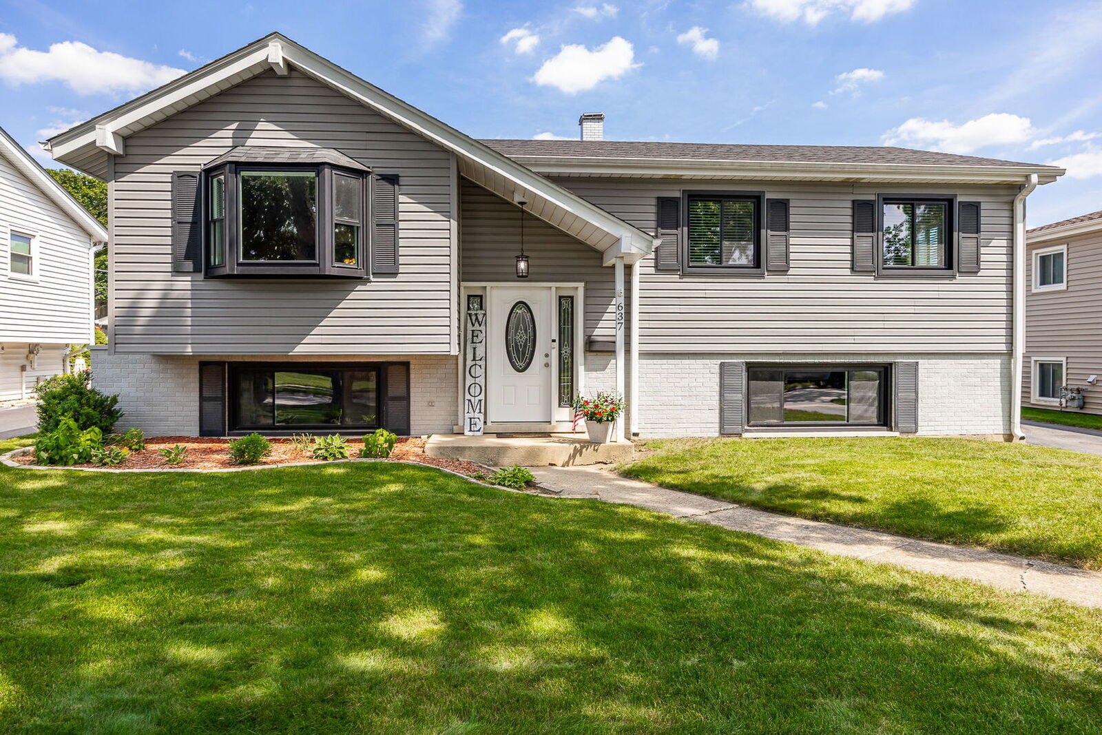 Property Photo:  637 S Beverly Avenue  IL 60101 