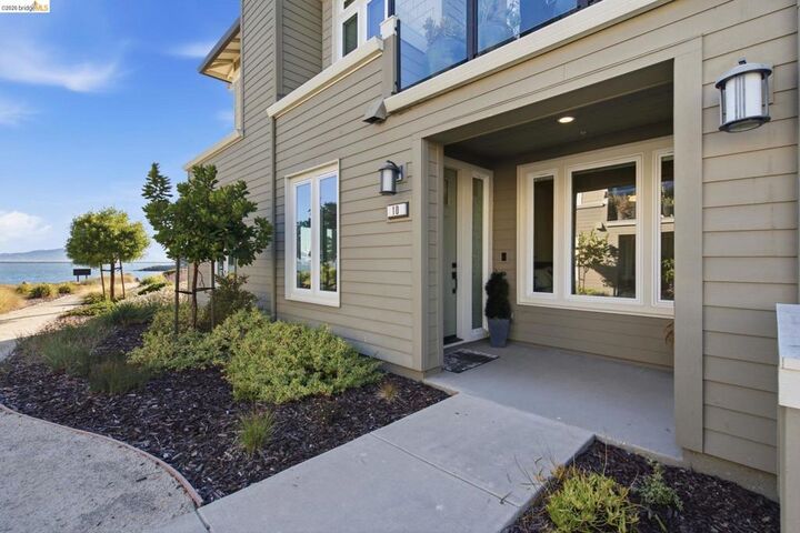 Property Photo:  10 Waterline Pl  CA 94801 