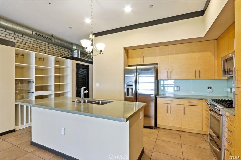 Property Photo: 133 The Promenade N 311 CA 90802