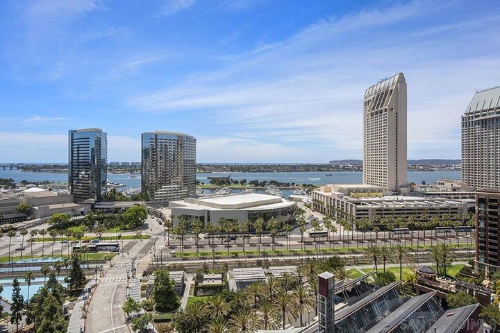 Property Photo:  555 Front Street 1803  CA 92101 