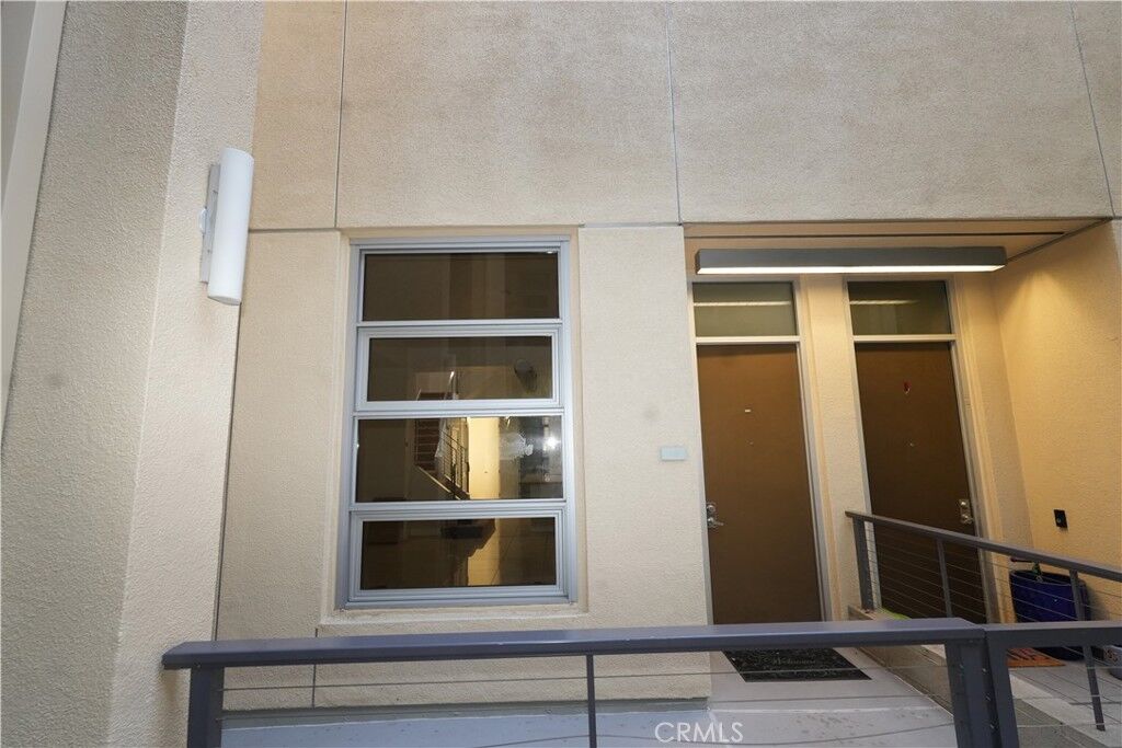 Property Photo: 133 The Promenade N. N 115 CA 90802