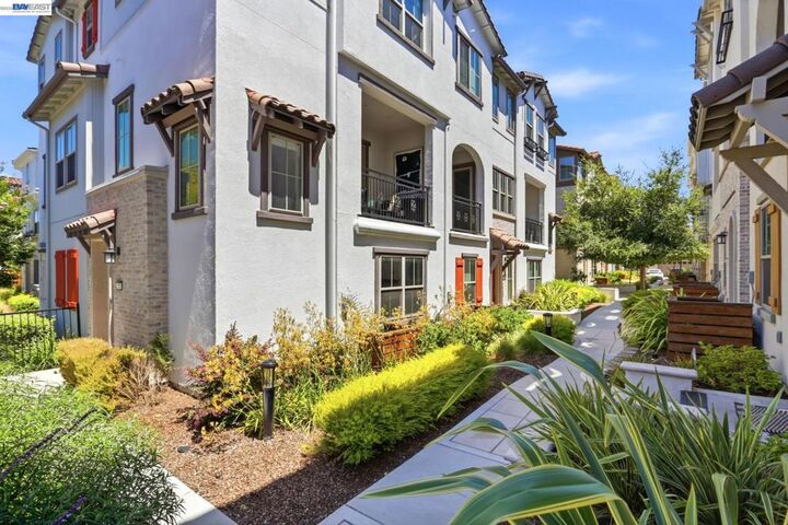 Property Photo:  332 Harcot Ter  CA 94085 