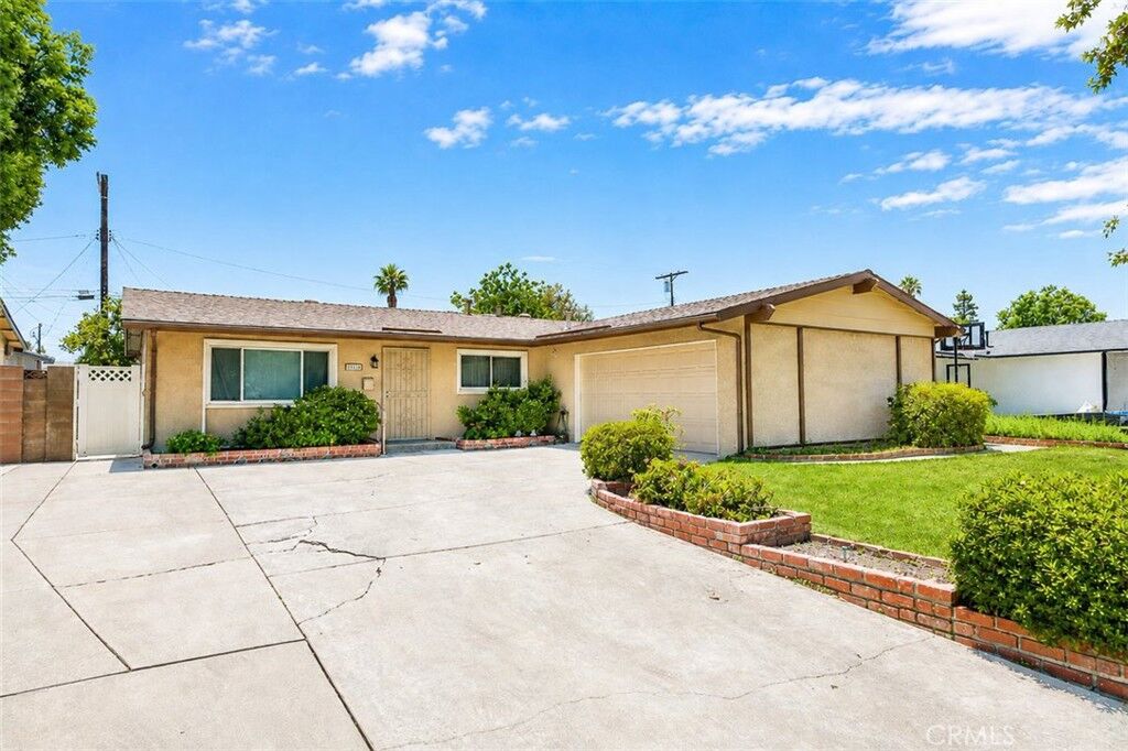 Property Photo:  23328 Bassett Street  CA 91307 