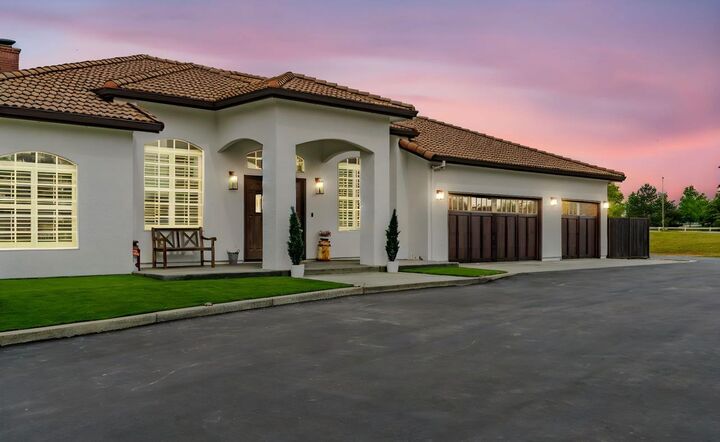 Property Photo:  5600 Ferseyna Way  CA 95252 