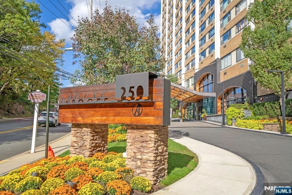 Property Photo:  250 Gorge Road 10 J  NJ 07010 