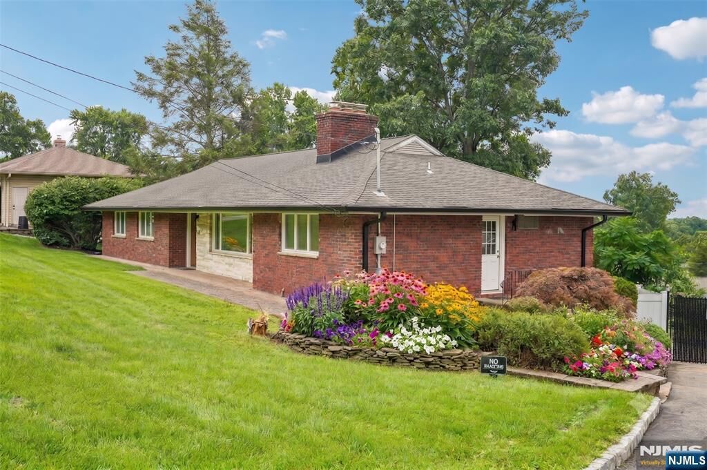 Property Photo:  31 Surrey Drive  NJ 07470 