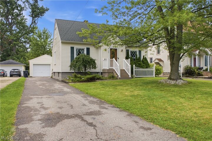 Property Photo:  187 Trumbull Avenue SE  OH 44483 