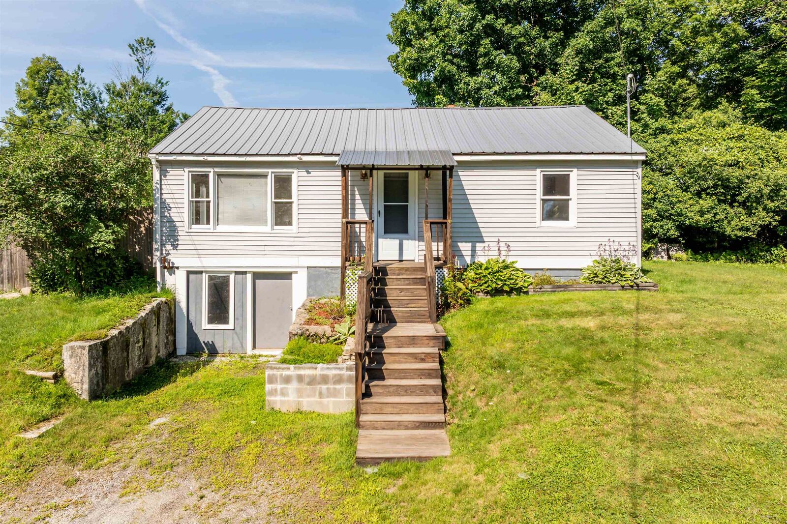 Property Photo:  10 Swan Street  NH 03782 