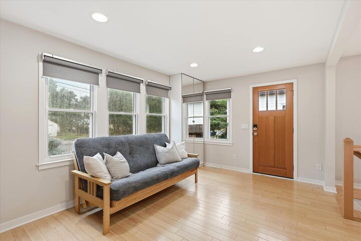 Property Photo: 1264 Hoyt Avenue W MN 55108