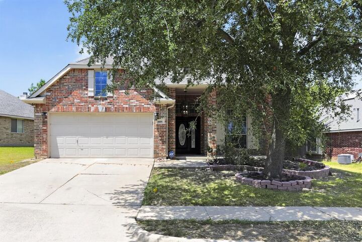 Property Photo: 6819 Woodcrest Lane TX 75048