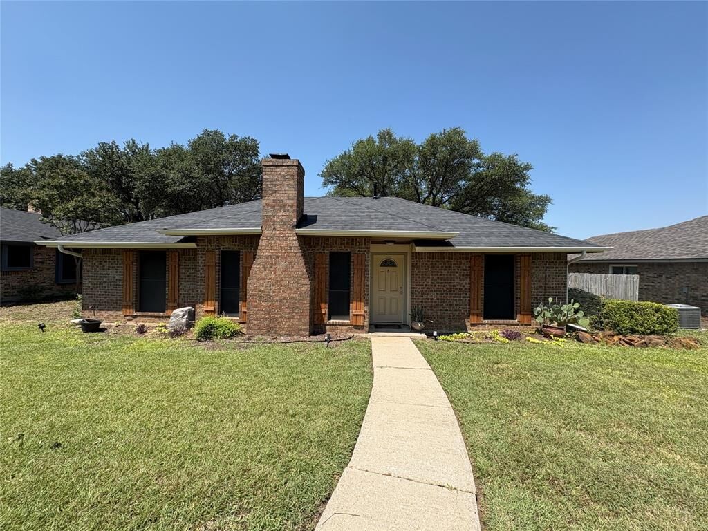 Property Photo:  2000 Azalea Street  TX 76205 