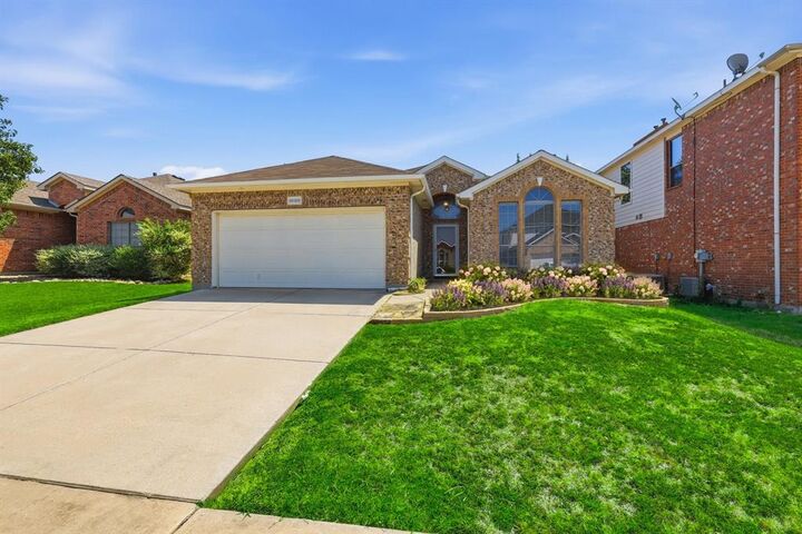 Property Photo:  10120 Bull Run  TX 76177 