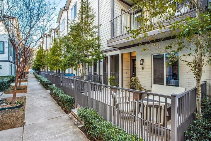 Property Photo: 5930 Hudson Street 9 TX 75206