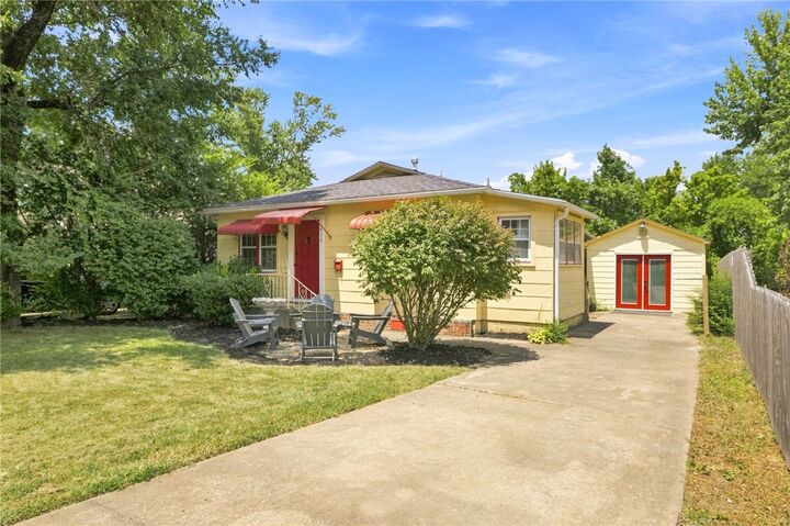 Property Photo:  416 NW 7th Street  AR 72712 